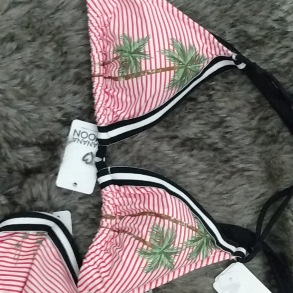 Bikini - Picture 3 of 4